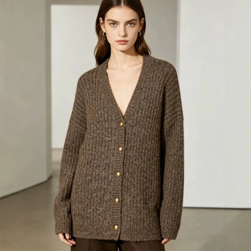 Damen Grobgestrickter Rippencardigan mit goldfarbenen Knöpfen und V-Ausschnitt Echoarchiv