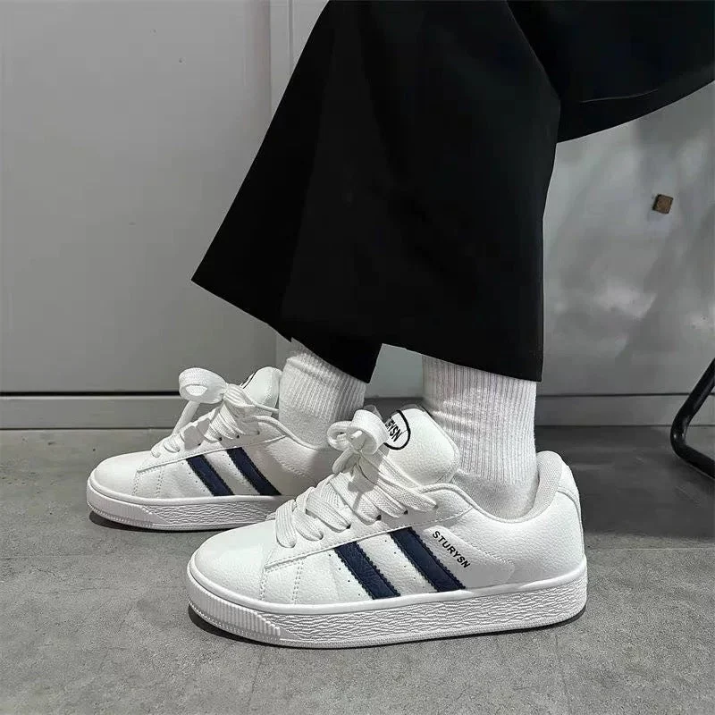 Damen Sportliche Sneaker mit klassischem Streifendesign – Névara