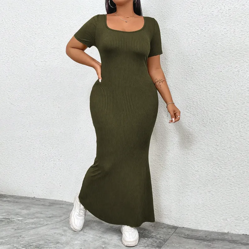 Damen figurbetontes Maxikleid mit quadratischem Ausschnitt aus Rippstrick – Valéora
